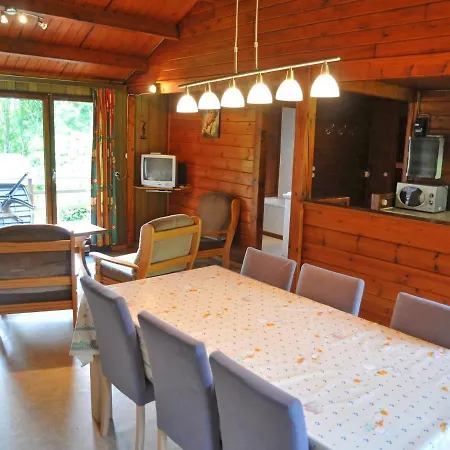 Cozy Holiday Home With An Oven In A Green Area