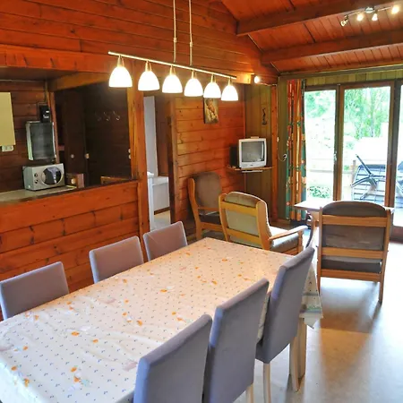 Cozy Holiday Home With An Oven In A Green Area Сasa de vacaciones *